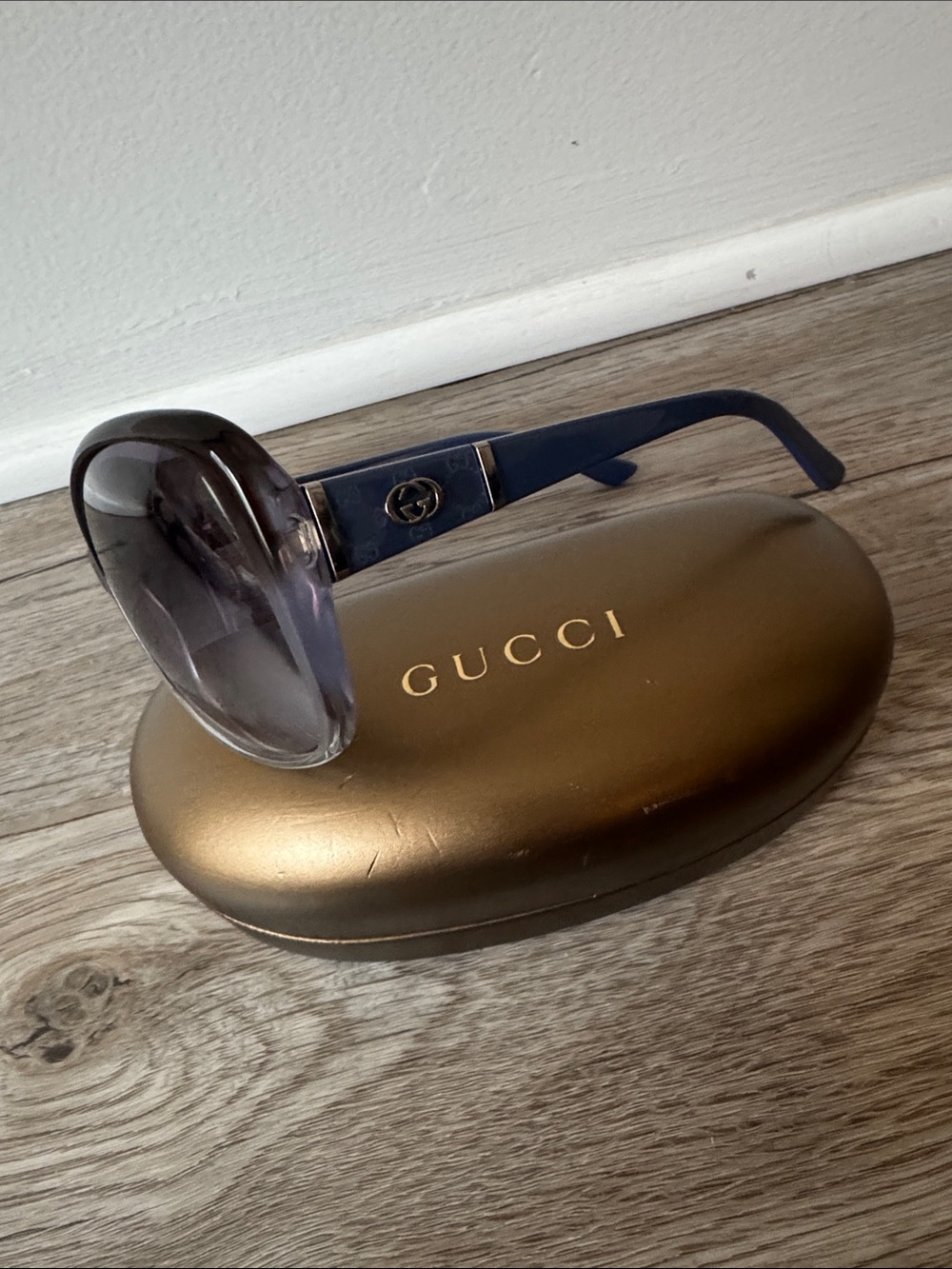 Gucci Women's Gradient Purple Oversized Sunglasses - Picture 2 of 10